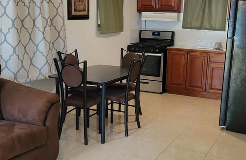Half Moon Bay Apartment | FULLY FURNISHED APARTMENT 2 MINUTES FROM RESTAURANTS AND BEACH
