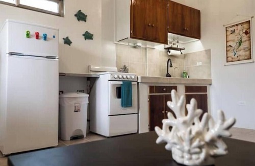 Koror House | Fully-furnished apartment - Meda Terrace Unit C in Koror with AC, WiFi