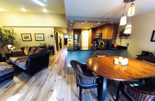 Moss Bay Condo | Fully furnished attached rambler with private patio in Kirkland.