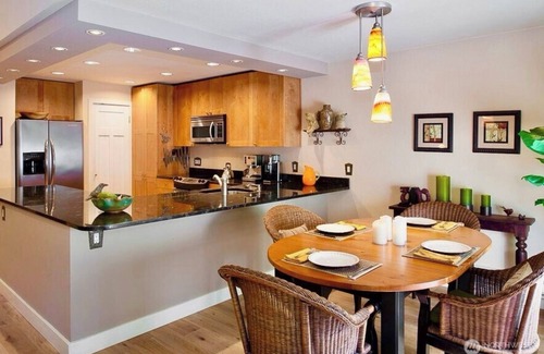 Moss Bay Condo | Fully furnished attached rambler with private patio in Kirkland.