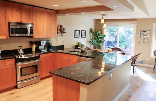 Moss Bay Condo | Fully furnished attached rambler with private patio in Kirkland.