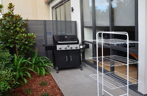 Essendon North Apartment | Fully Furnished New Designer apartment - Contemporary & Convenient