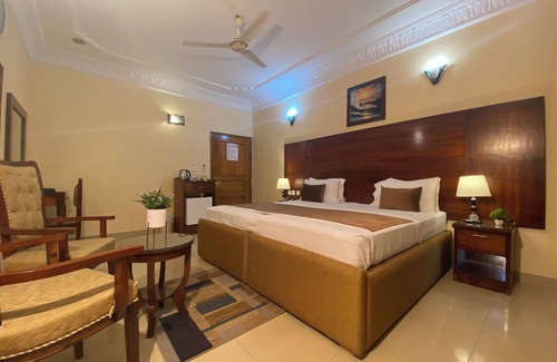 D.H.A. Hotel | Fully Furnished Deluxe King/Twin with Complete Amenities.