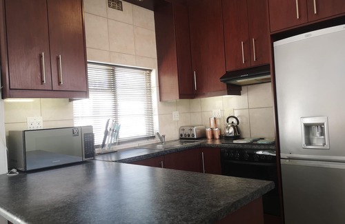 Milnerton Cottage | Fully Furnished, Self catering, Recently Renovated, Modern Cottage, Sleeps 4