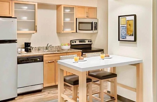 Sharonville Apartment | Fully Furnished Studio | Flexible Stays | All-Inclusive