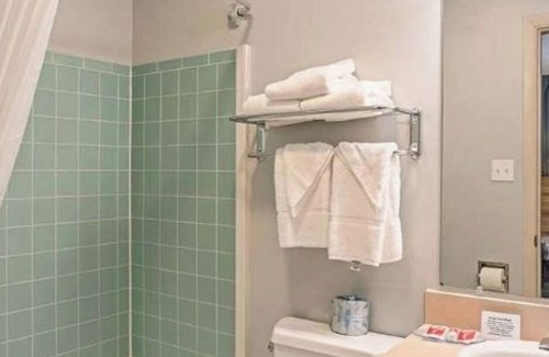 Clinton Apartment | Fully Furnished Studio Available in Clinton, IA