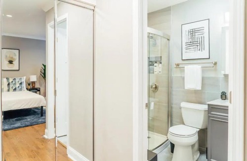 Lake View East Apartment | Fully Furnished Studio with WiFi Amazing Deal! - Oakdale 413