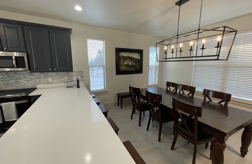 Bear Hollow Village House | FULLY RENOVATED JAN 2023 5 Bed, 5.5 Bath AND NEW Hot Tub