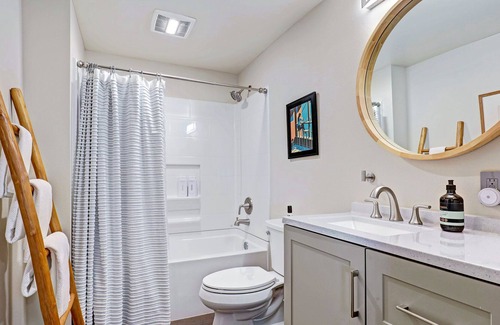 Northgate House | Fully Renovated Seattle Style Close to Major Amenities