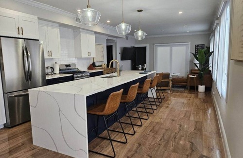 Sailboat Bend Apartment | Fully renovated - 12ft island - 1.2G Wifi