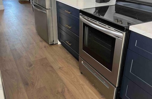 Sailboat Bend Apartment | Fully renovated - 12ft island - 1.2G Wifi