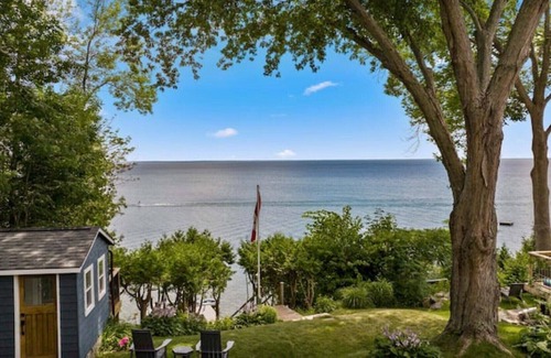Oro-Medonte Cabin | Fully Renovated Waterfront Cottage on Lake Simcoe 1 hr from the GTA