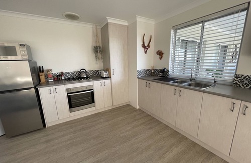Dongara Apartment | Fully Self Contained 1 Bedroom Accommodation.