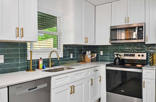 Beacon Ridge House | Fun 4BR Near Downtown+Pool+Sauna & more!