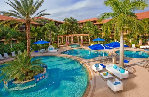 Hunt Club Resort | Fun for the Whole Family! 2 Family-Friendly Units, Near Port of Palm Beach, Pool