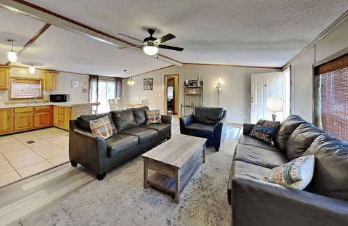 Put-in-Bay House | Fun Group Villa w/3 Bedrooms & 2 Baths in the Island Club - Sleeps 10 - IC74