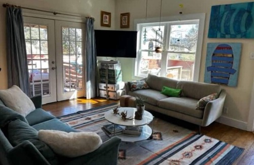 Bouldin House | Fun House in SOCO - Austin Original - Pet Friendly, Huge Primary Bed/Bath!