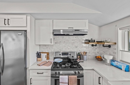 Glendora House | FUN Pool Home with Game Room near Disneyland