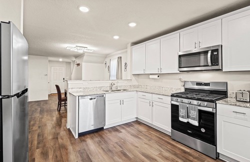 San Antonio House | FUN & RELAXATION! Wi-Fi, AC, Arcade, Playground, and Shared Pool in San Antonio