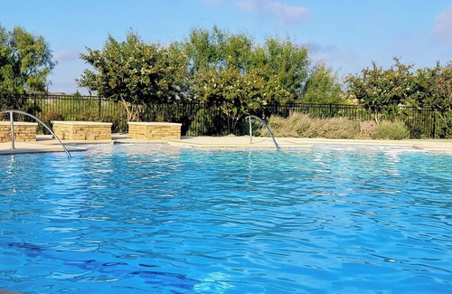 San Antonio House | FUN & RELAXATION! Wi-Fi, AC, Arcade, Playground, and Shared Pool in San Antonio