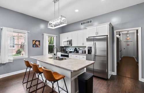 Frankfort House | Fun Spacious 5 Bdrm Estate w/Theater, Billiard Parlor, Speakeasy Bar & Poker Rm
