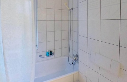 Seebach Apartment | Functional 3BR Stay with Balcony