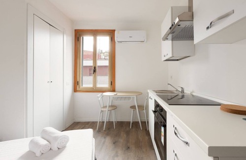 Zona Farini Apartment | Functional and modern 19 sqm studio, ideal for 2 people, located on the fourth floor of a building without lift. The accommodation is situated few steps away from the Maciachini MM, in a dynamic and well-serviced neighborhood of Milan. Perfect for single