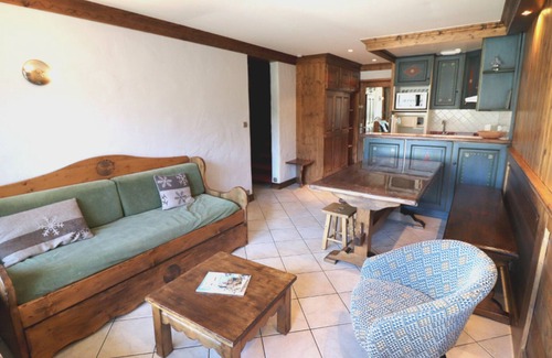 Le Lavachet Apartment | Functional duplex near slopes & shops, balcony, 8 people