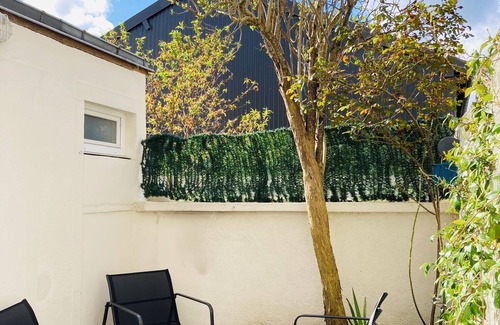 Chateauroux House | Functional house terrace and parking near trains and center