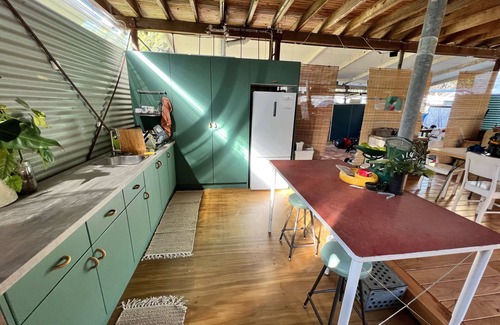 Brisbane Waterfront House | Funky beach shack off-the-grid @ Kooringal