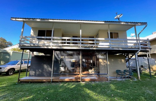 Brisbane Waterfront House | Funky beach shack off-the-grid @ Kooringal