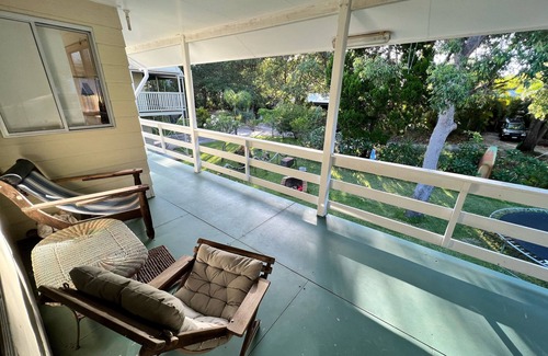 Brisbane Waterfront House | Funky beach shack off-the-grid @ Kooringal