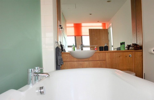 Saint Paul's Apartment | Funky Flat in the Heart of Bristol - Free Parking