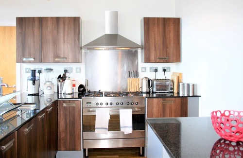 Saint Paul's Apartment | Funky Flat in the Heart of Bristol - Free Parking