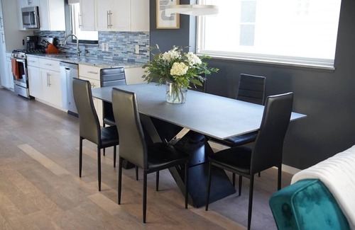 Detroit - Shoreway House | Funky Modern Home Minutes Drive from Downtown CLE