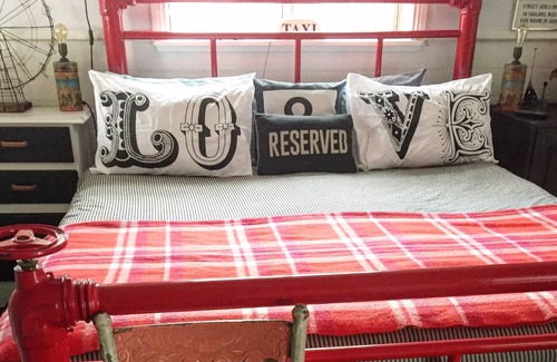 Capel Sound Cottage | Funky Retro Pad near Hot Springs