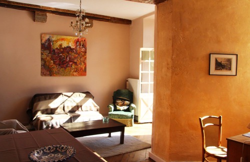 Semur-en-Auxois Apartment | Furnished accomodation Logis des Gouverneurs in the heart of medieval city
