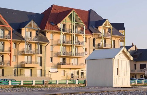 Cayeux-sur-Mer Apartment | Furnished Apartment with balcony or terrace