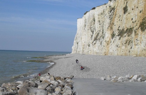 Cayeux-sur-Mer Apartment | Furnished Apartment with balcony or terrace