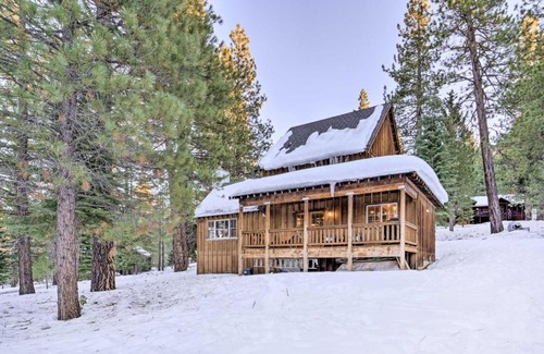 Truckee House | Furnished Deck Cabin on Northstar Shuttle Route!