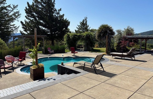 Ukiah Apartment | Furnished Studio with washer and dryer, and pool!