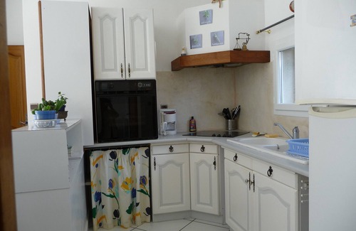 La Tour-d'Aigues Apartment | Furnished T2 (3 stars) with terrace and pool in the Luberon Côté Sud.
