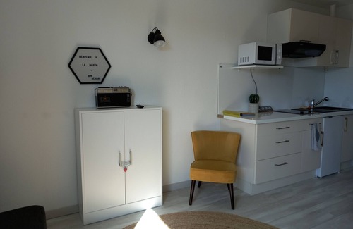 Chasseneuil-du-Poitou Apartment | Futuroscope: retro apartment