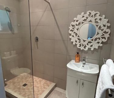 Kloof Apartment | Fyndraai one bedroom flat