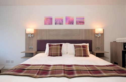 Tighnabruaich Hotel | Fyne Rooms Arran - sleeps 4 guests in 1 bedroom