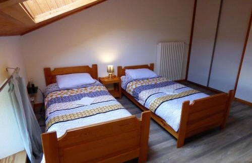 Apinac House | Gîte 3 épis pour 4 personnes avec WiFi et animaux acceptés à Apinac - FR-1-496-122