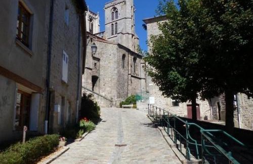 Apinac House | Gîte 3 épis pour 4 personnes avec WiFi et animaux acceptés à Apinac - FR-1-496-122