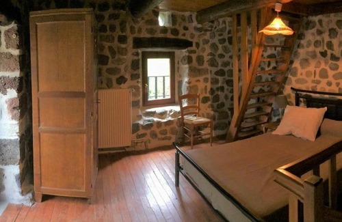 Arlempdes House | Gîte Arlempdes, 4 pièces, 9 personnes - FR-1-582-114