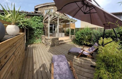 Tartaras House | Gîte authentique avec terrasse et tout confort, entre Monts du Lyonnais et bassin Stéphanois - FR-1-496-299