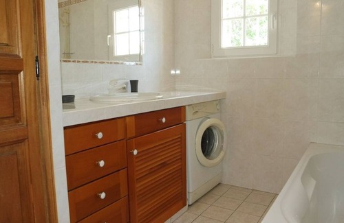 La Tour-d'Aigues House | Gîte Avec Piscine Les Oliviers -